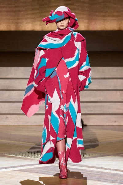 Look 32
